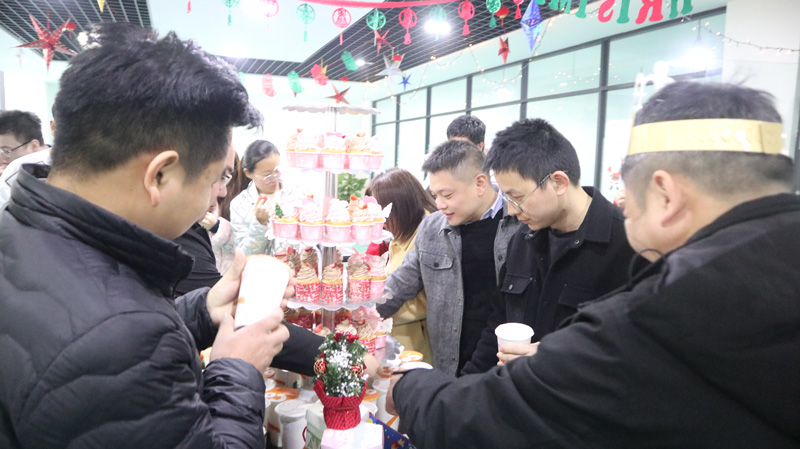 繽紛平安夜，歡樂圣誕節(jié) | 寶開舉辦第四季度員工集體生日會(huì)