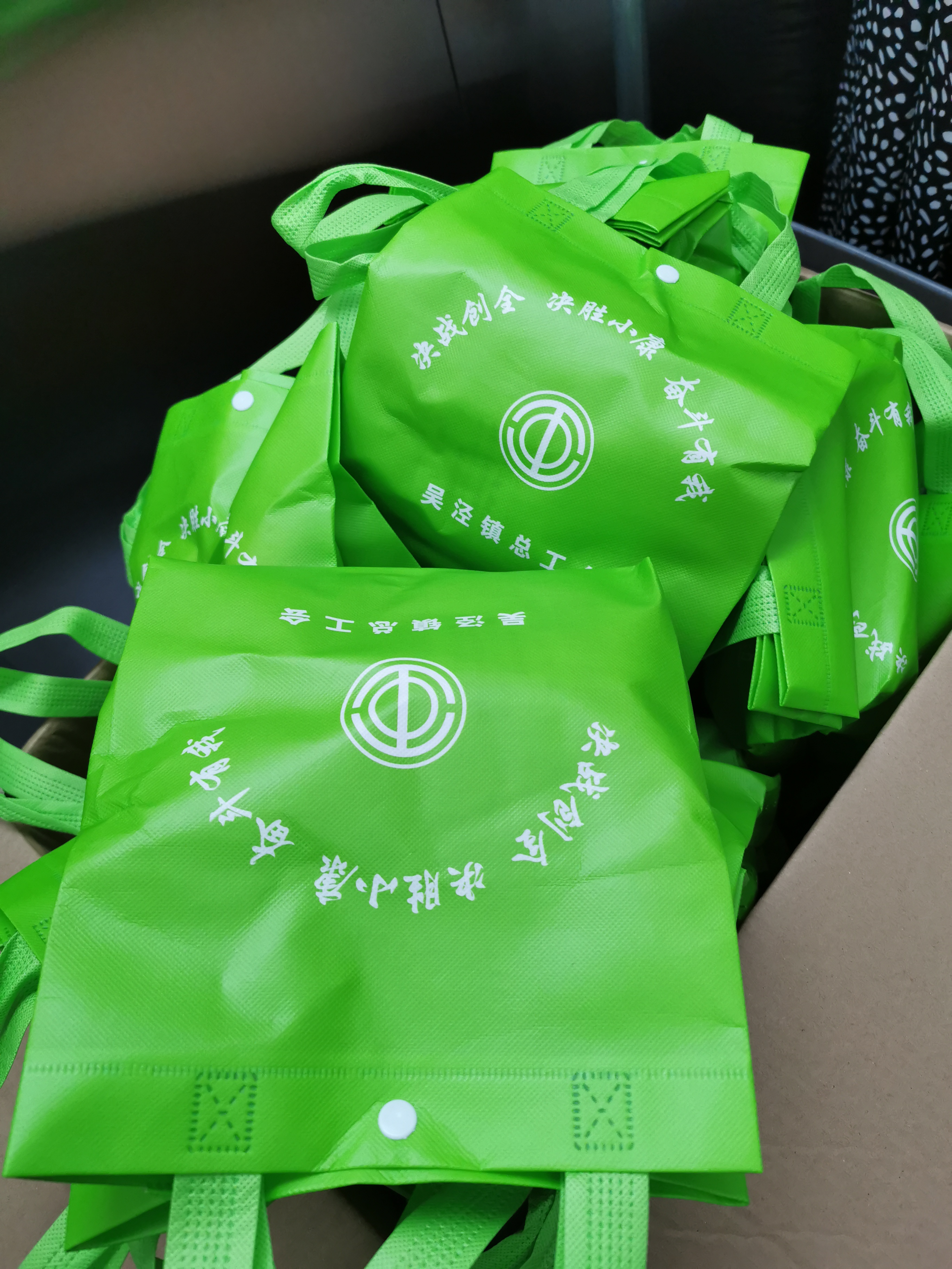 關(guān)愛職工 · 夏送清涼 | 寶開工會赴一線送清涼，致敬高溫下的堅守
