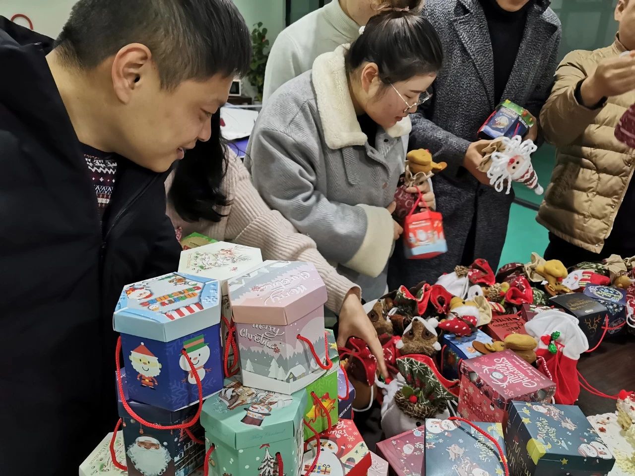 圣誕主題生日趴 | 濃情暖意平安夜，誕愿有你共前行