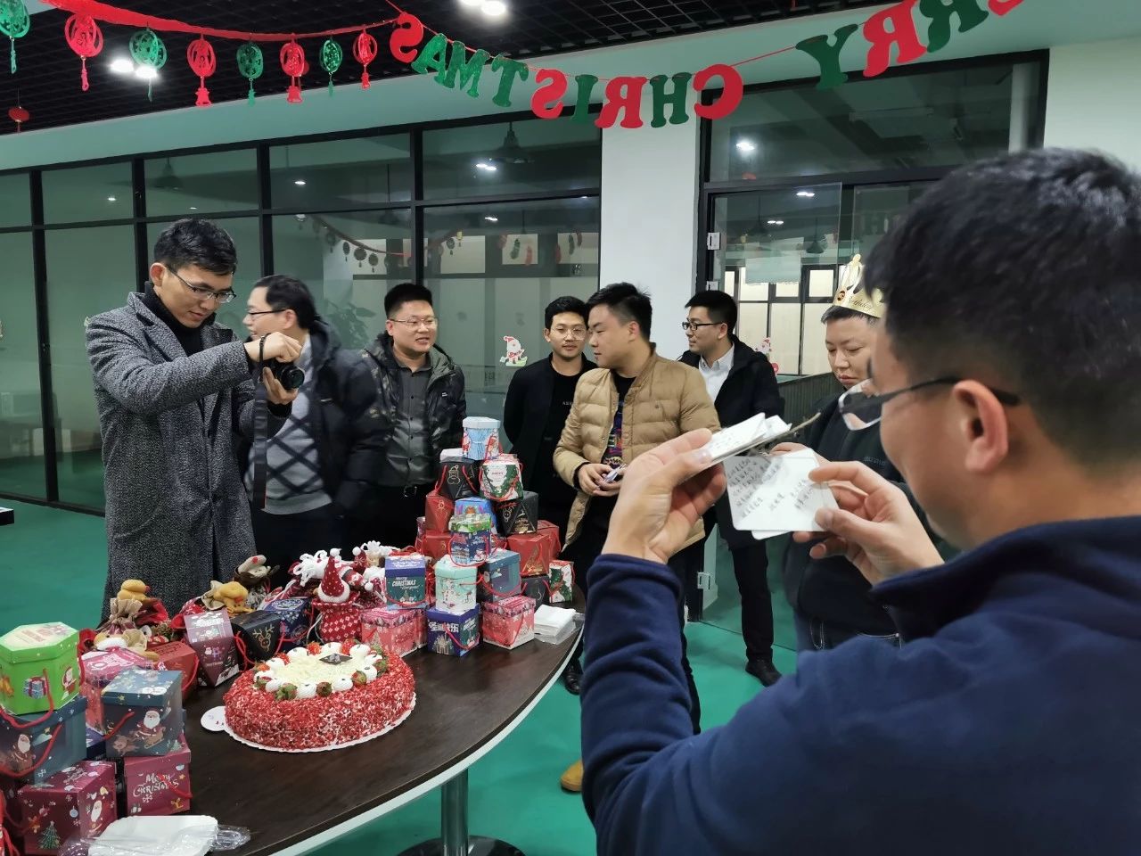 圣誕主題生日趴 | 濃情暖意平安夜，誕愿有你共前行