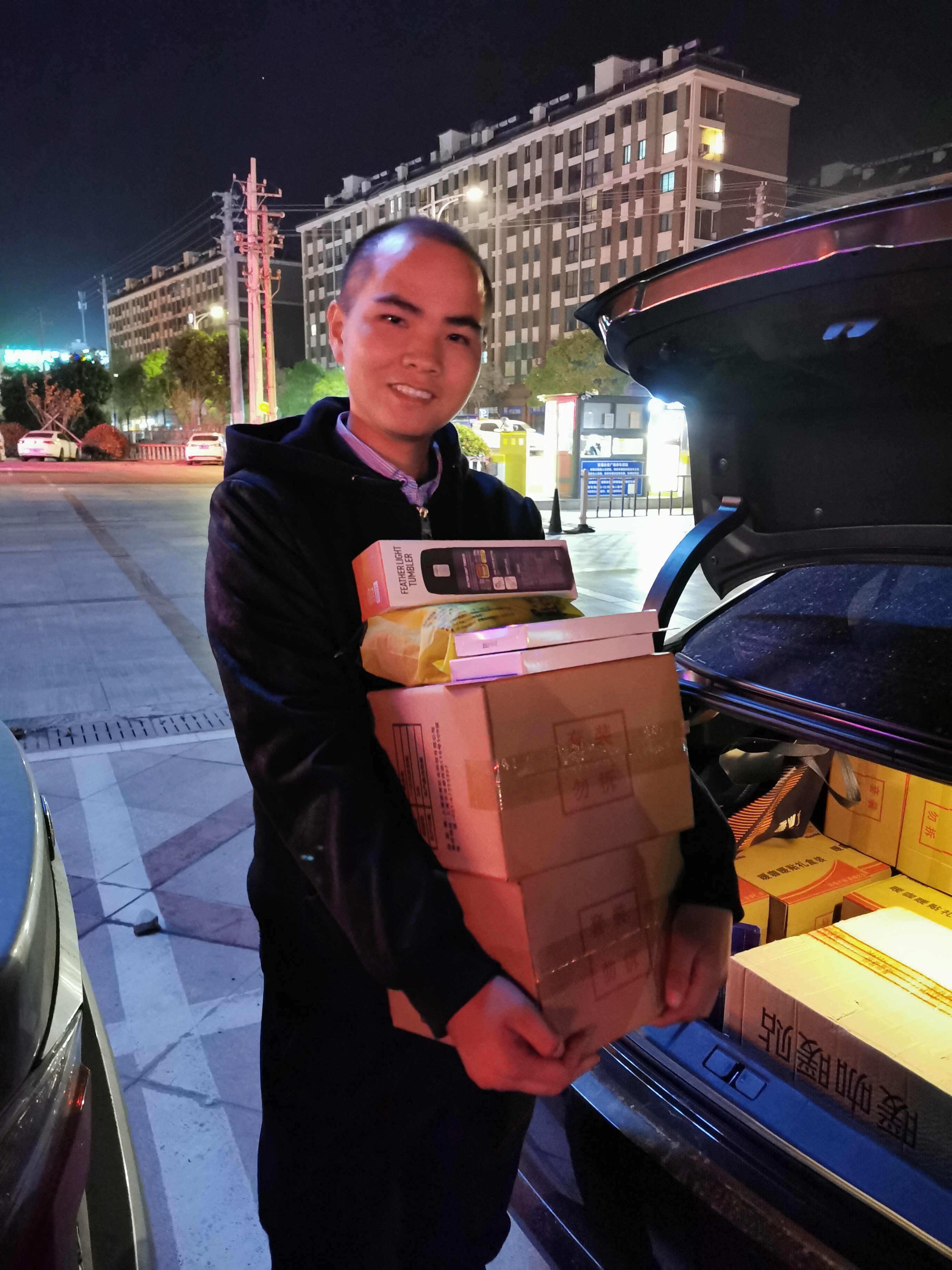 11月中旬，寶開工會組織開展“走一線、送溫暖”關(guān)愛員工暖冬行動。