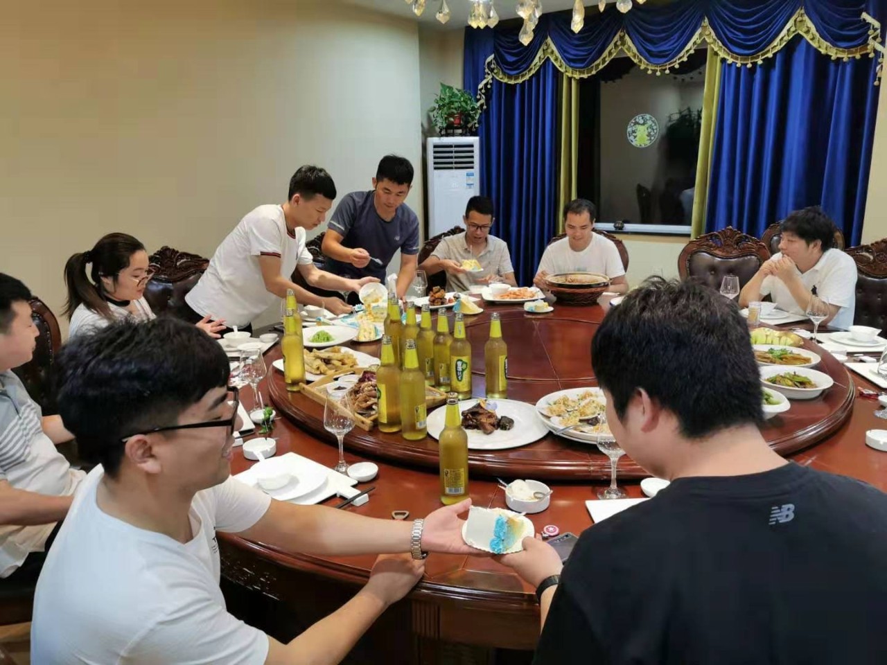 夏送清涼，集體慶生，慰問一線 | 致我們的一線伙伴：辛苦了！